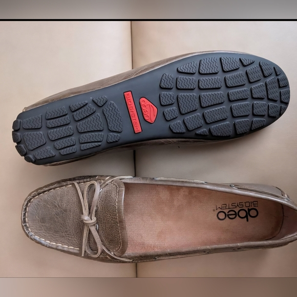 Abeo Women's Marilee Taupe Leather Loafer Flats - Picture 3 of 5